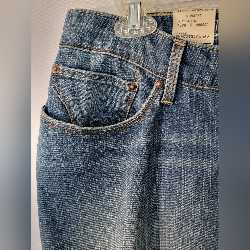 NWT Levi's Classic Straight Leg Jeans Size 31x32 - Picture 7 of 14